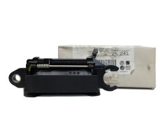Maniglia porta Sinistro Anteriore Audi 80 A4 8D0837207A Maniglia porta Sinistro Anteriore Audi 80 A4 8D0837207A
